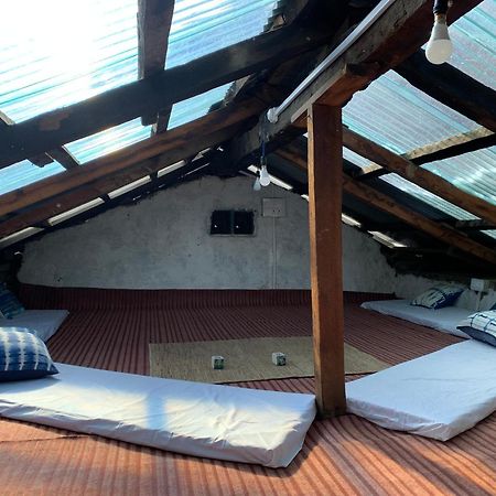 The Nook, Sainj Hostel Екстериор снимка