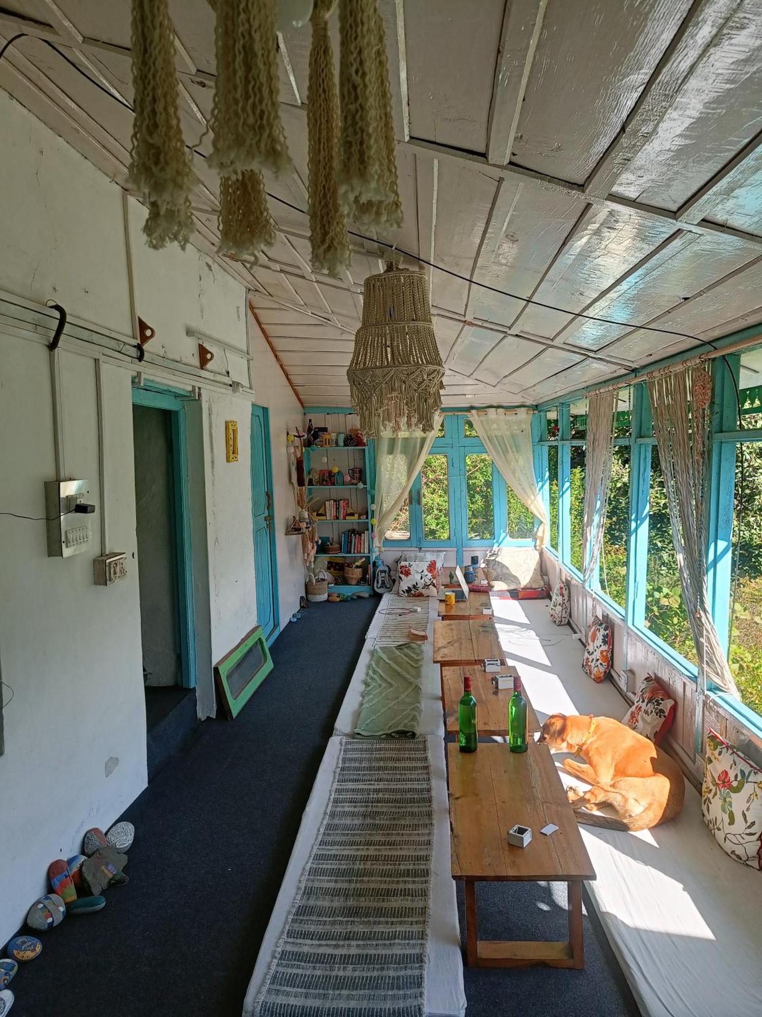 The Nook, Sainj Hostel Екстериор снимка