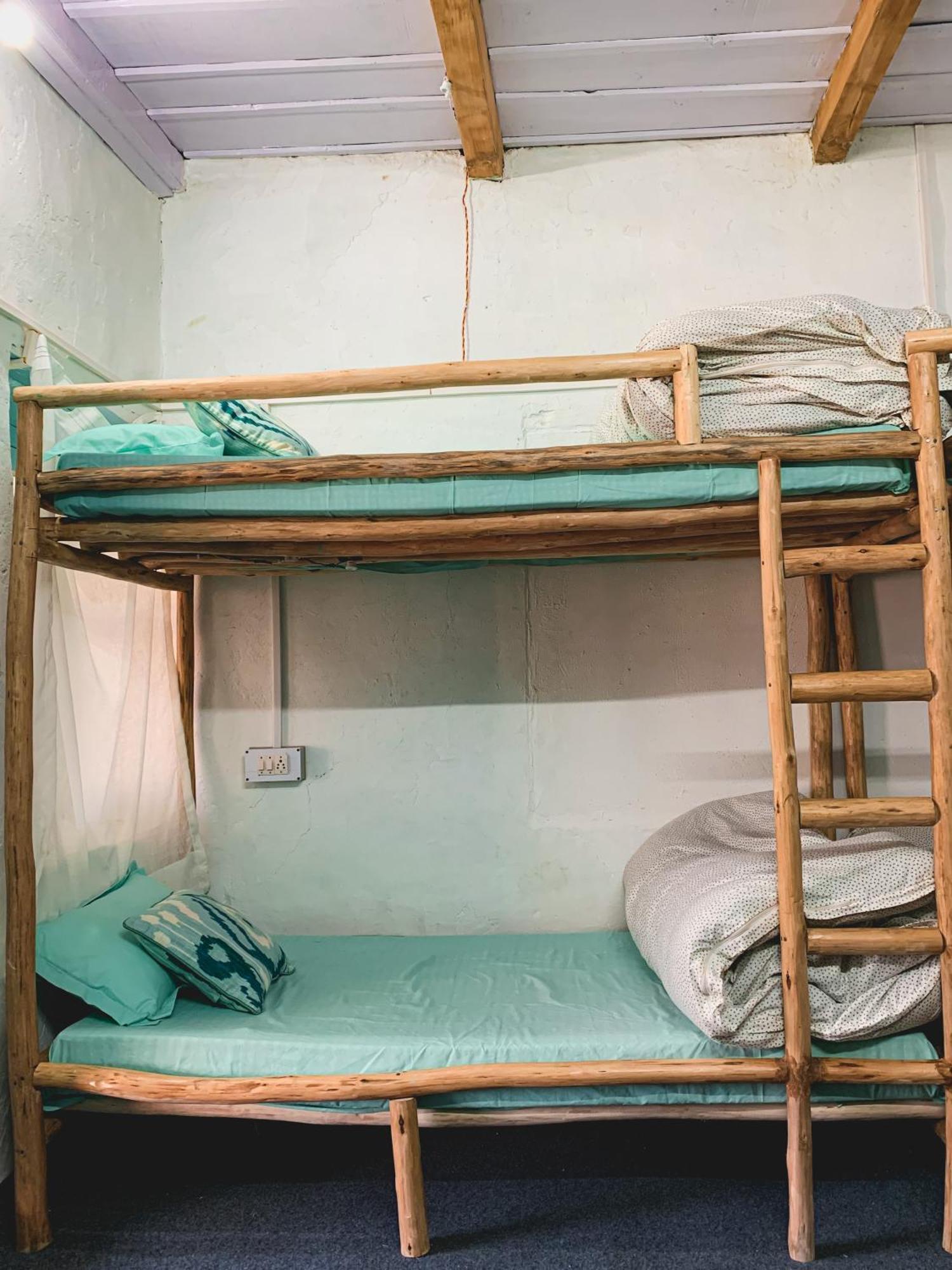 The Nook, Sainj Hostel Екстериор снимка