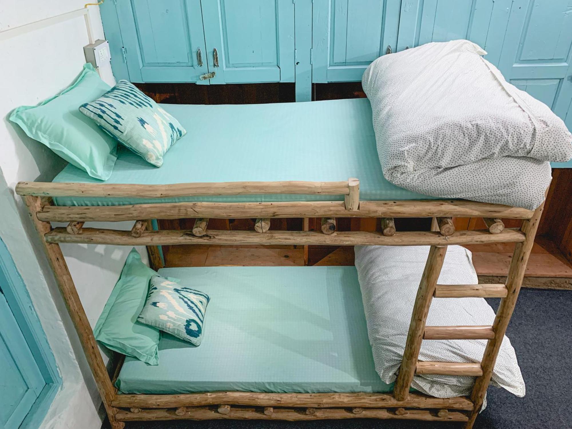 The Nook, Sainj Hostel Екстериор снимка