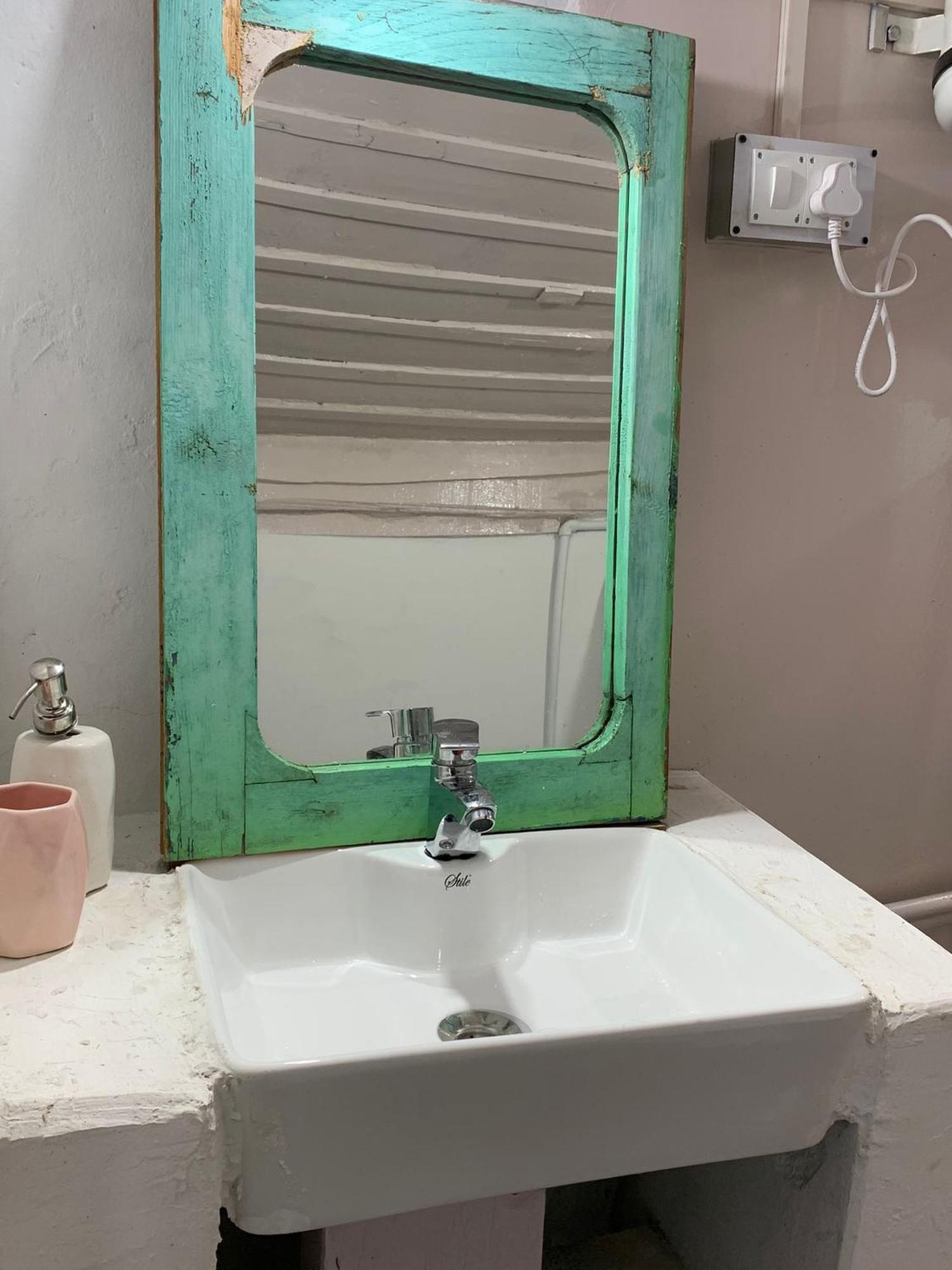 The Nook, Sainj Hostel Екстериор снимка