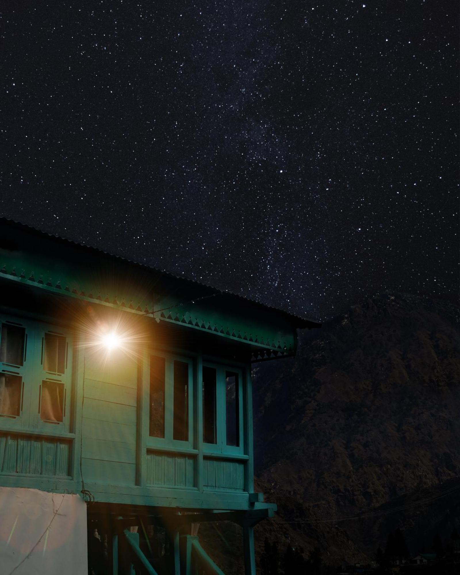 The Nook, Sainj Hostel Екстериор снимка