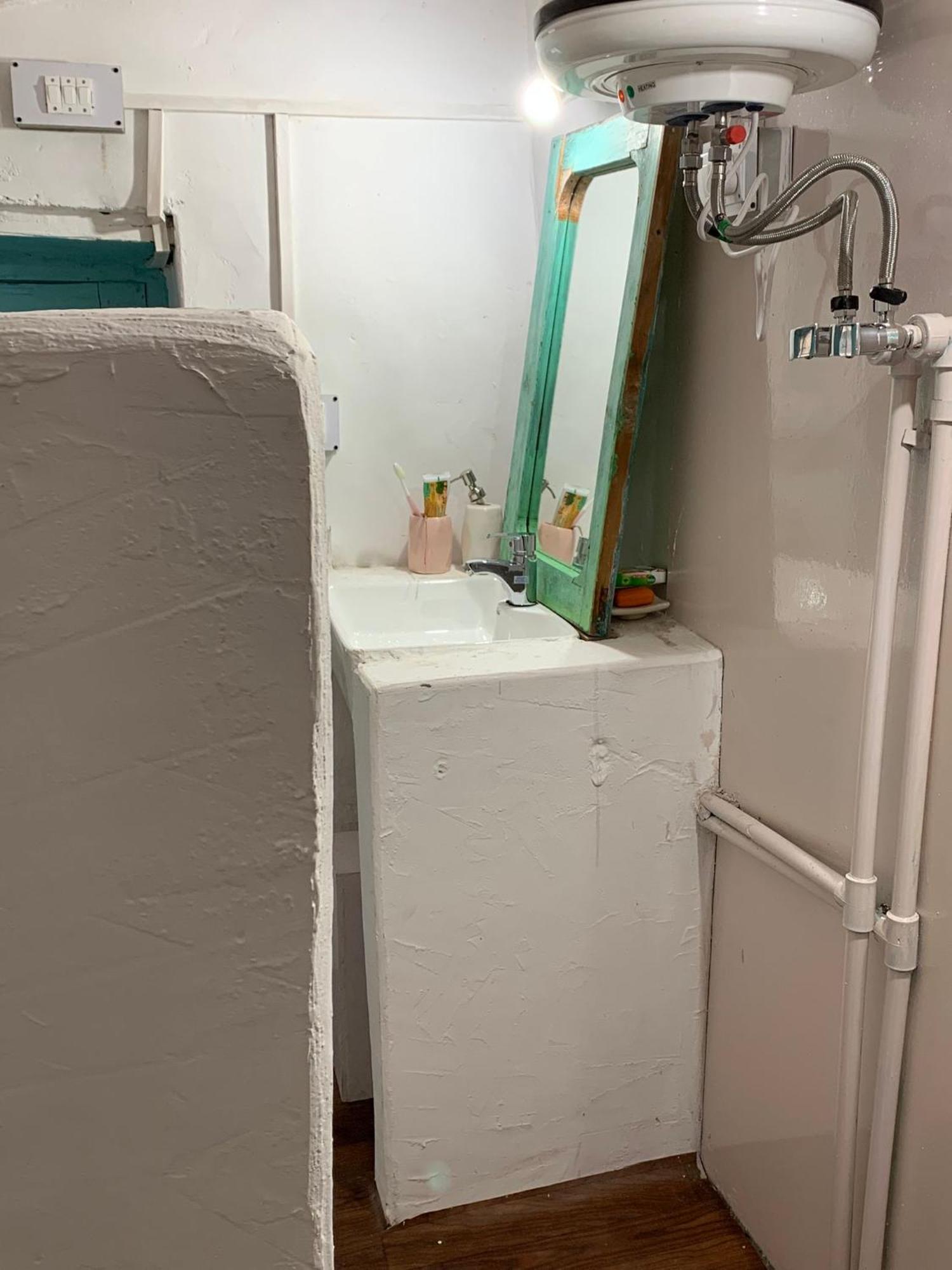 The Nook, Sainj Hostel Екстериор снимка
